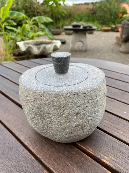 Product image 1 of the product “Small jar with separate lid, 18cm height, riverstone ”